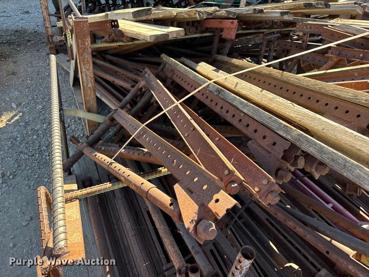 image for item EN0514 Approximately 250 bridge overhang brackets