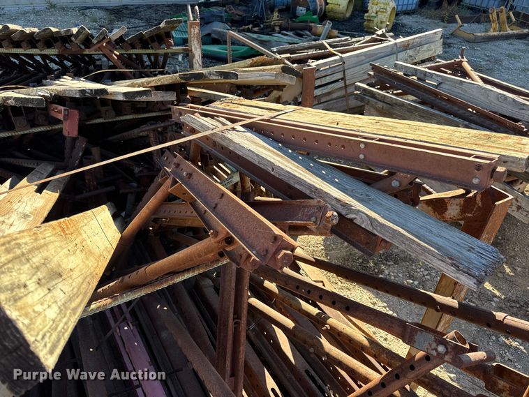 image for item EN0514 Approximately 250 bridge overhang brackets