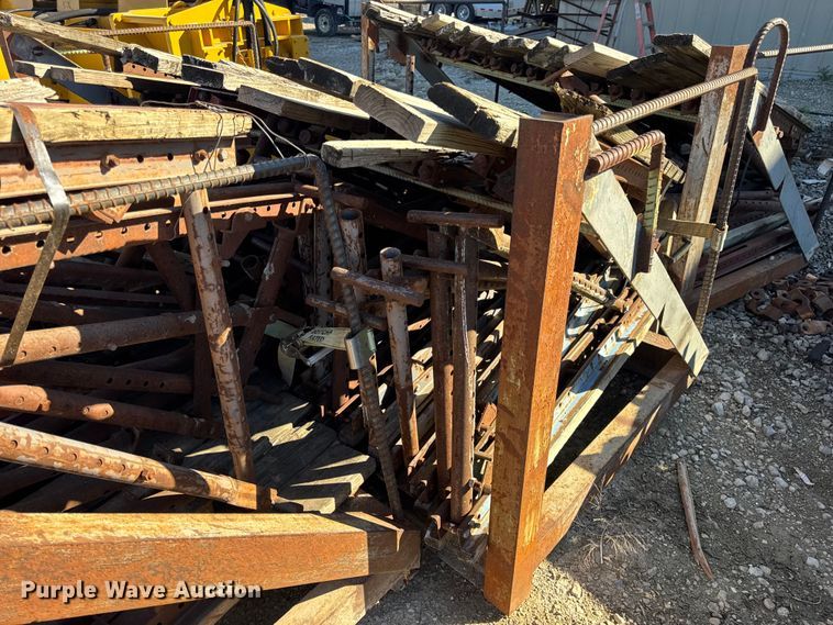 image for item EN0514 Approximately 250 bridge overhang brackets