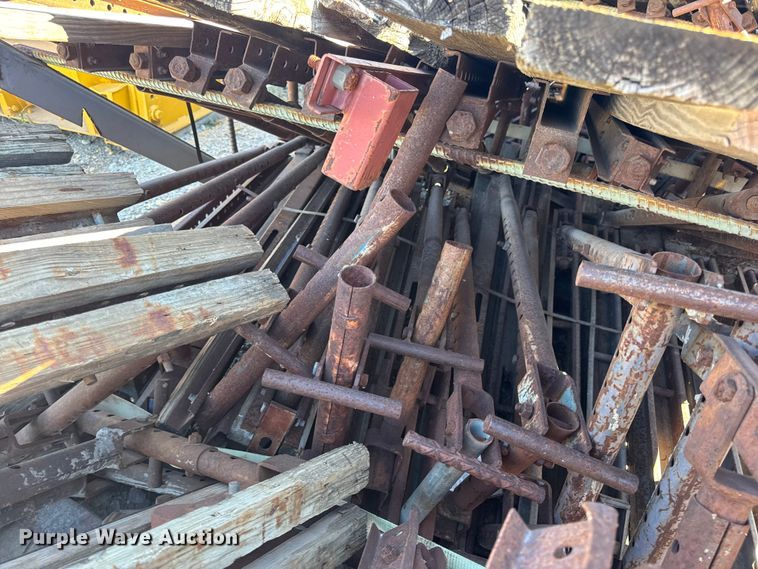 image for item EN0514 Approximately 250 bridge overhang brackets