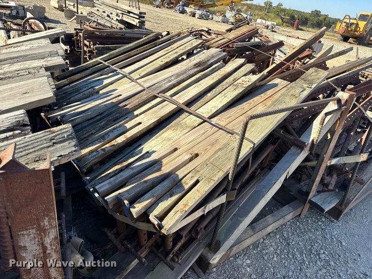 image for item EN0514 Approximately 250 bridge overhang brackets