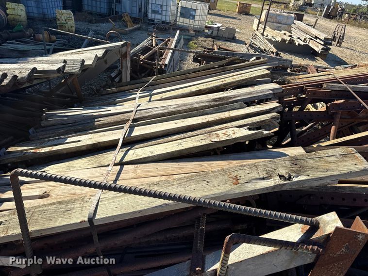 image for item EN0514 Approximately 250 bridge overhang brackets