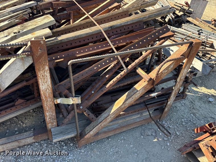 image for item EN0514 Approximately 250 bridge overhang brackets