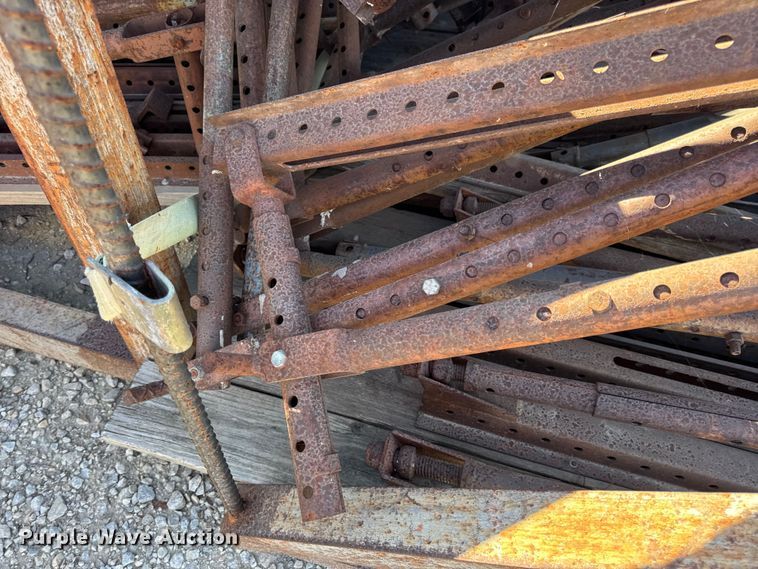 image for item EN0514 Approximately 250 bridge overhang brackets