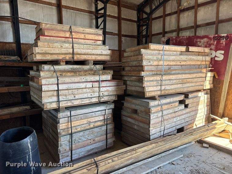 image for item EN0516 Approximately 170 concrete forms