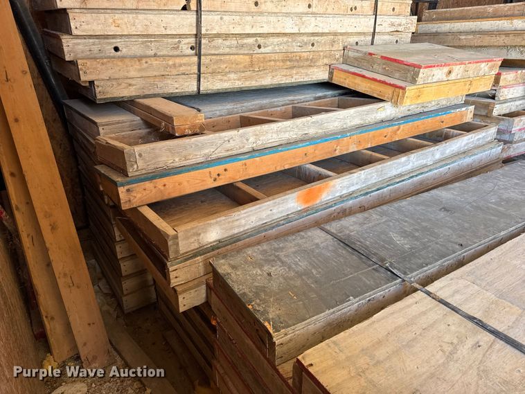 image for item EN0516 Approximately 170 concrete forms