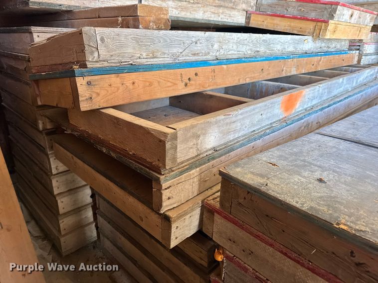 image for item EN0516 Approximately 170 concrete forms