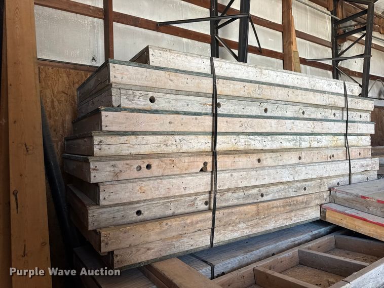 image for item EN0516 Approximately 170 concrete forms