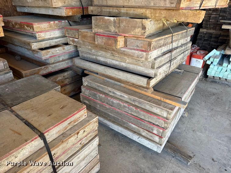 image for item EN0516 Approximately 170 concrete forms