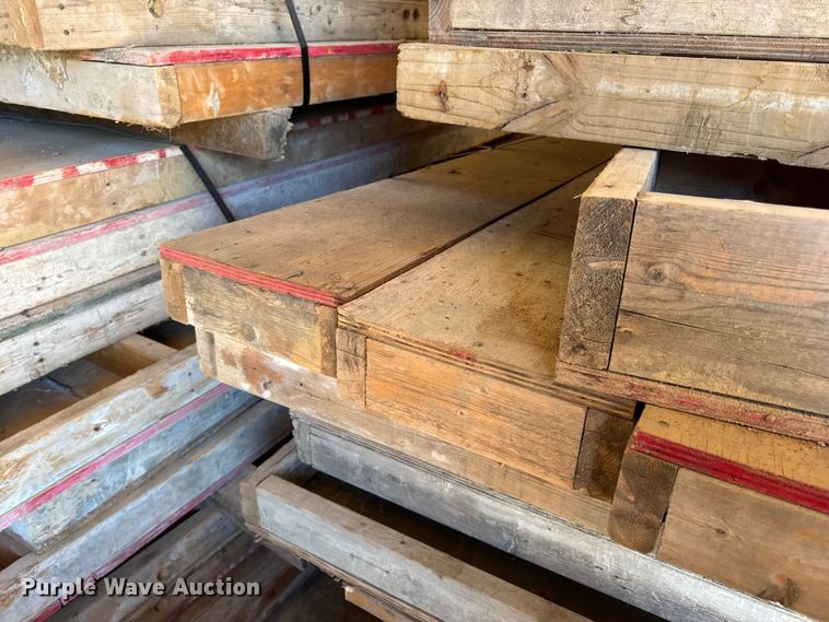 image for item EN0516 Approximately 170 concrete forms