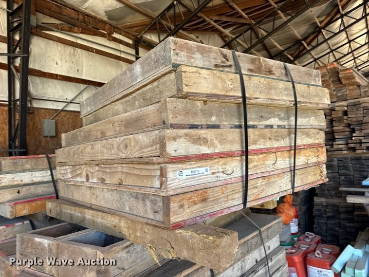 image for item EN0516 Approximately 170 concrete forms