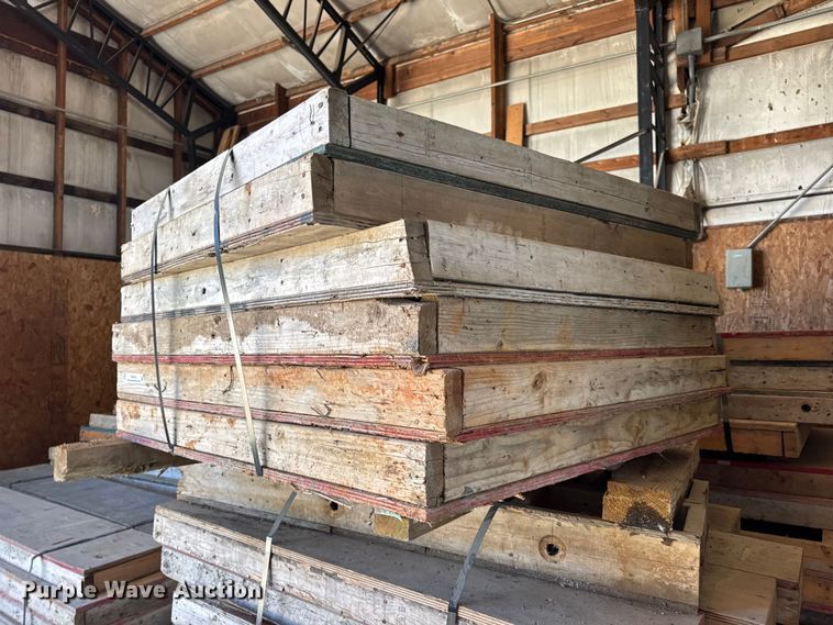 image for item EN0516 Approximately 170 concrete forms