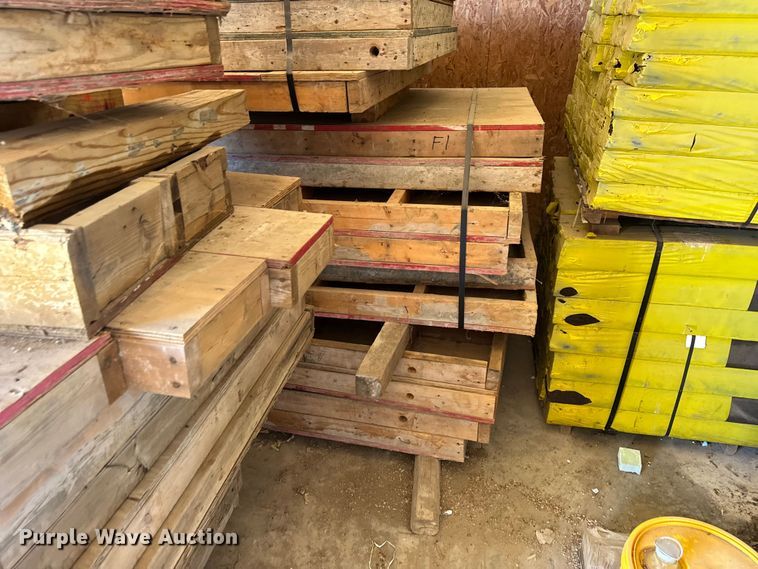 image for item EN0516 Approximately 170 concrete forms