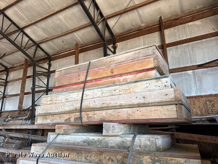 image for item EN0516 Approximately 170 concrete forms