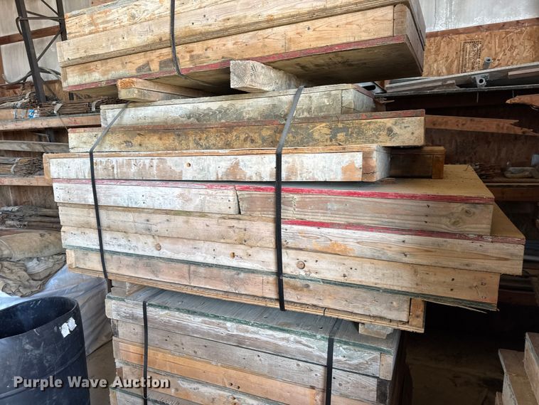 image for item EN0516 Approximately 170 concrete forms