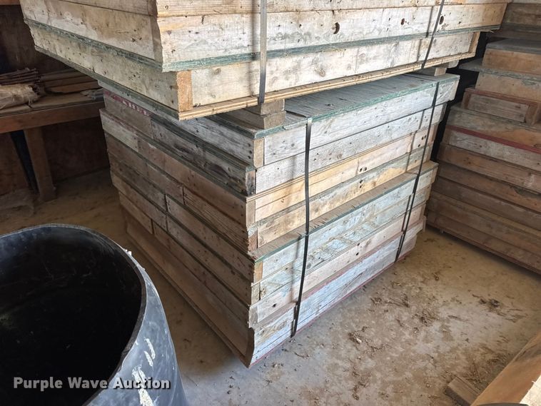 image for item EN0516 Approximately 170 concrete forms