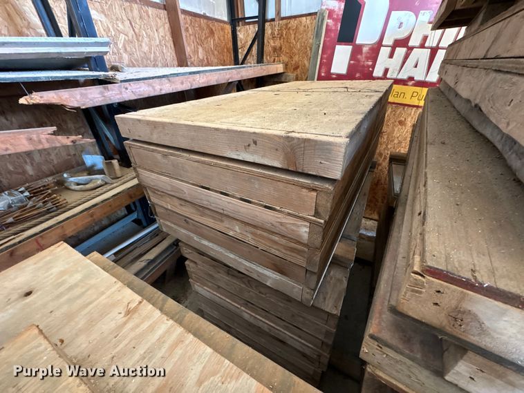 image for item EN0516 Approximately 170 concrete forms