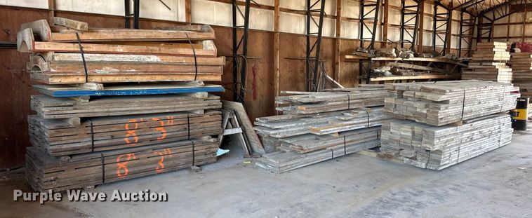image for item EN0518 Approximately 360 pieces of lumber