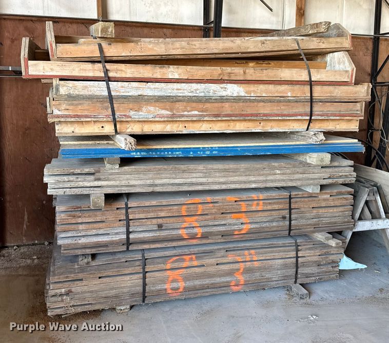 image for item EN0518 Approximately 360 pieces of lumber