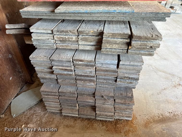 image for item EN0518 Approximately 360 pieces of lumber