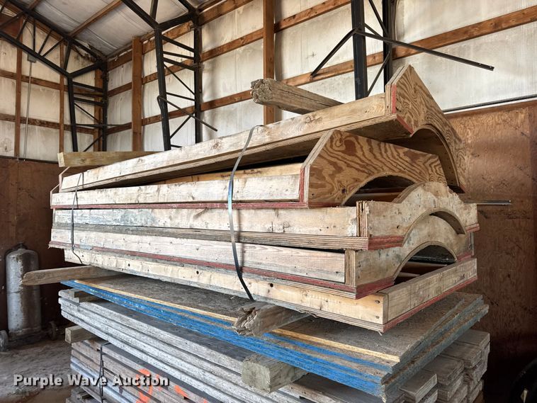 image for item EN0518 Approximately 360 pieces of lumber