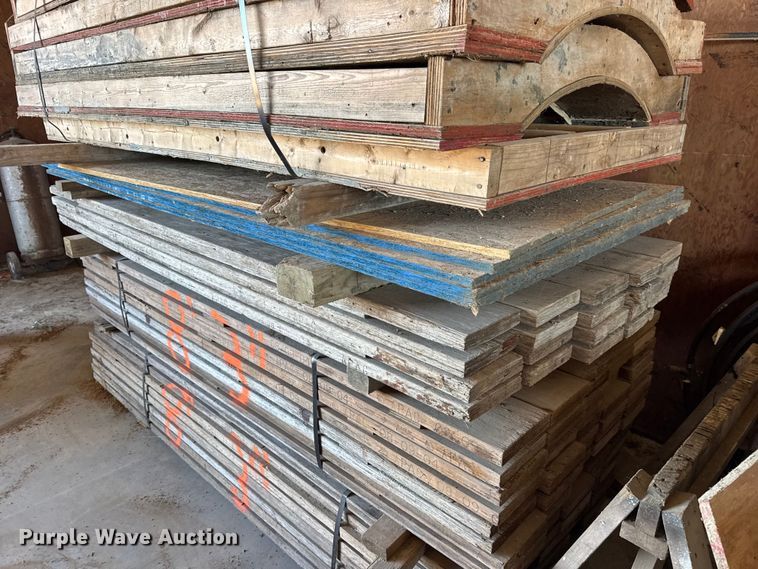 image for item EN0518 Approximately 360 pieces of lumber