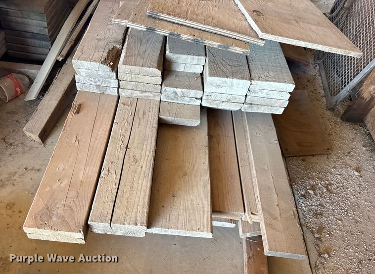 image for item EN0518 Approximately 360 pieces of lumber