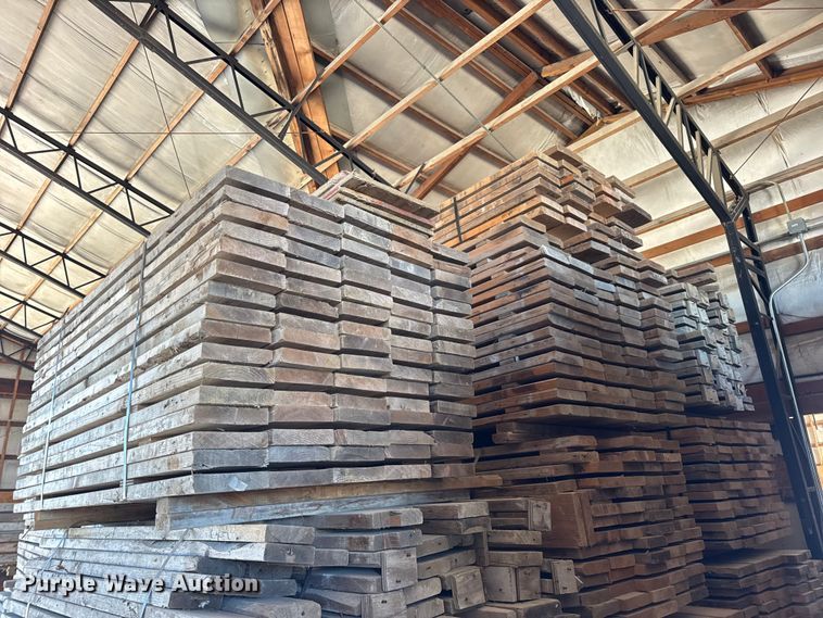 image for item EN0519 Approximately 1,900 pieces of lumber