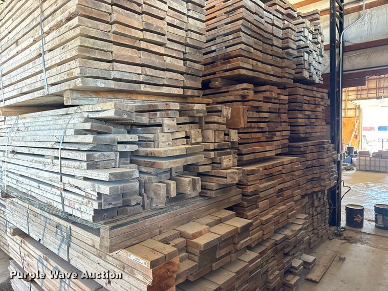 image for item EN0519 Approximately 1,900 pieces of lumber
