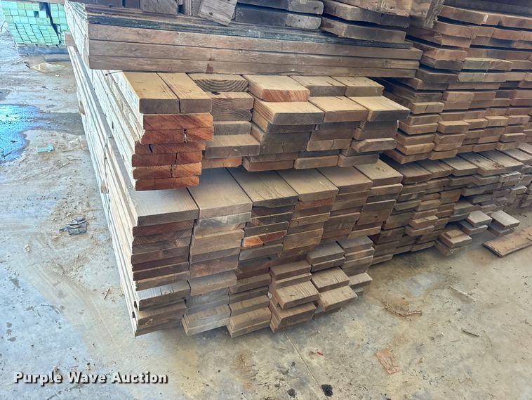 image for item EN0519 Approximately 1,900 pieces of lumber