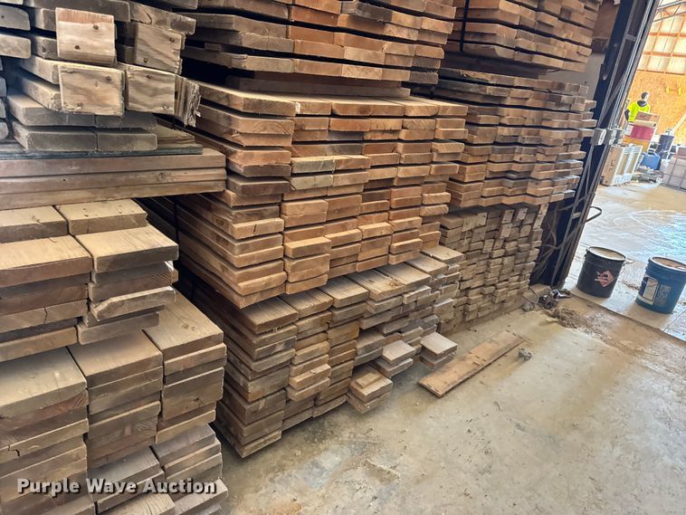 image for item EN0519 Approximately 1,900 pieces of lumber