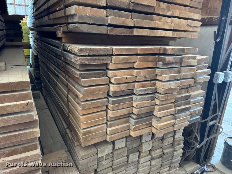 image for item EN0519 Approximately 1,900 pieces of lumber