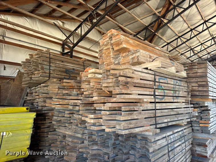 image for item EN0519 Approximately 1,900 pieces of lumber