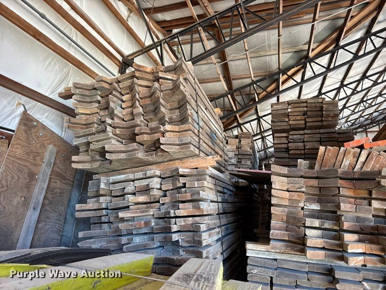 image for item EN0519 Approximately 1,900 pieces of lumber