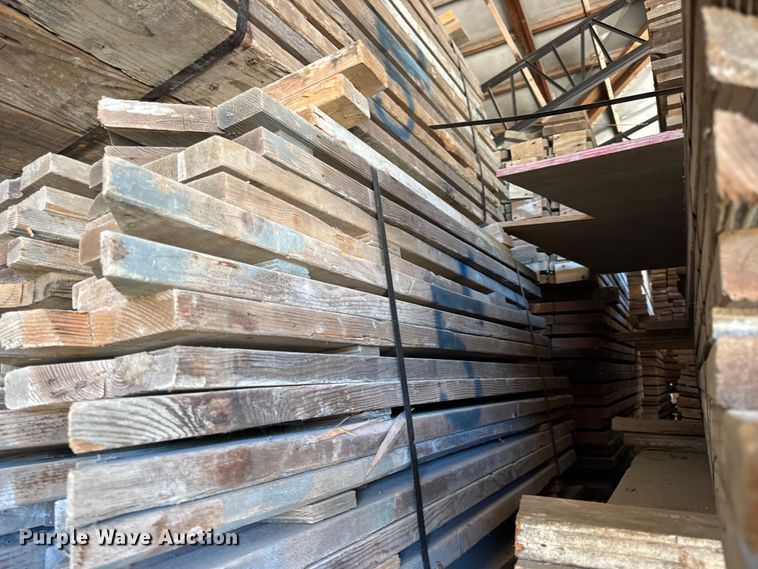 image for item EN0519 Approximately 1,900 pieces of lumber