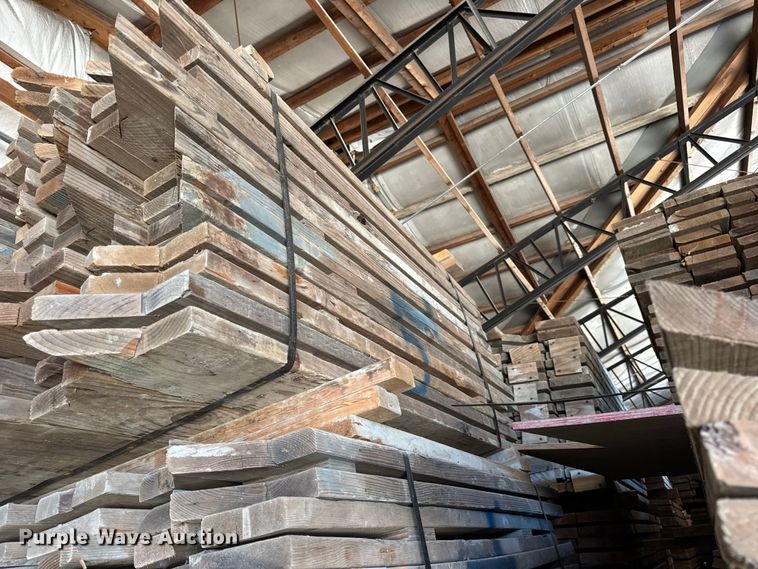 image for item EN0519 Approximately 1,900 pieces of lumber