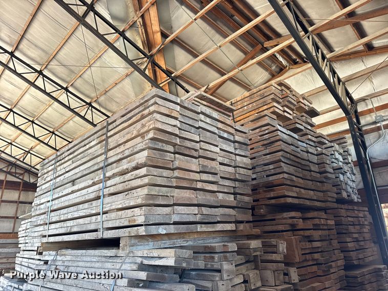image for item EN0519 Approximately 1,900 pieces of lumber