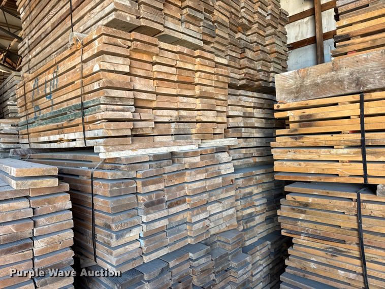 image for item EN0520 Approximately 2,400 pieces of lumber