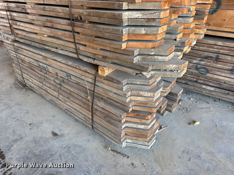 image for item EN0520 Approximately 2,400 pieces of lumber