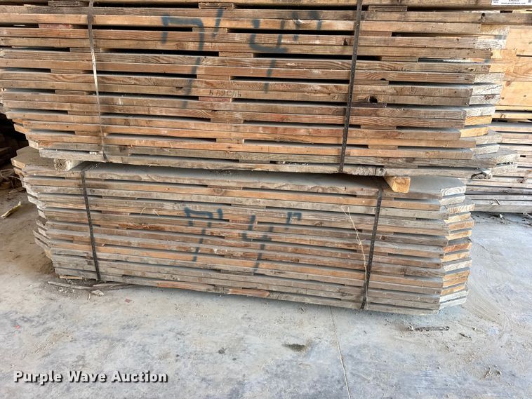 image for item EN0520 Approximately 2,400 pieces of lumber