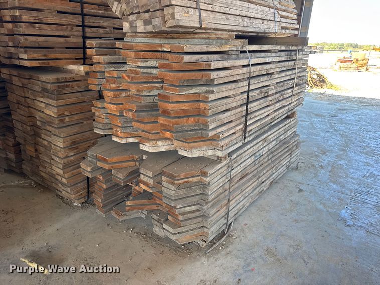 image for item EN0520 Approximately 2,400 pieces of lumber