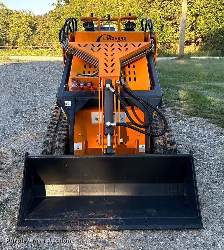 image for item EN5648 Landberd Equipment compact utility loader