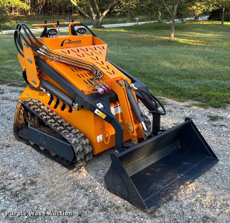 image for item EN5648 Landberd Equipment compact utility loader