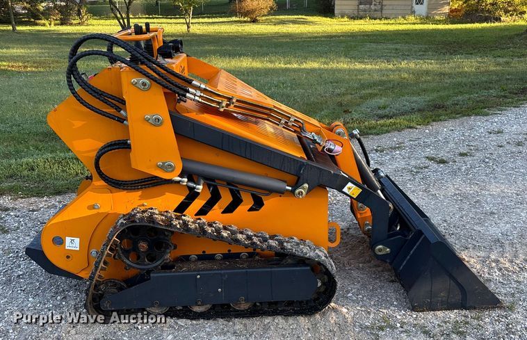 image for item EN5648 Landberd Equipment compact utility loader