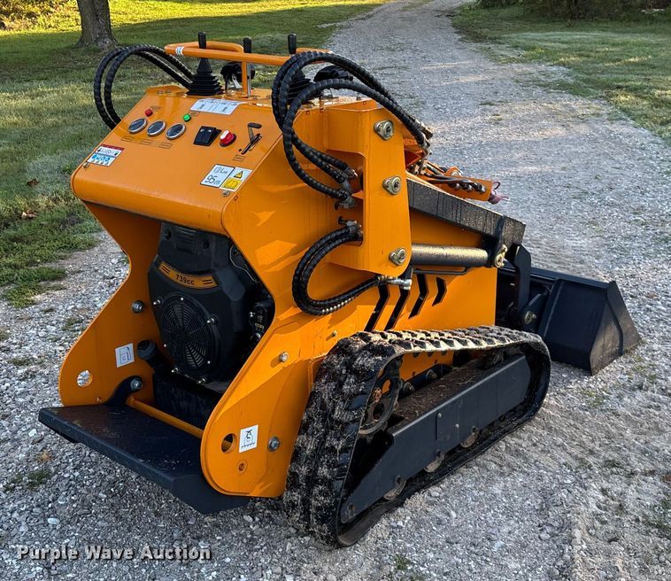 image for item EN5648 Landberd Equipment compact utility loader