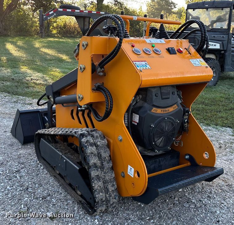 image for item EN5648 Landberd Equipment compact utility loader