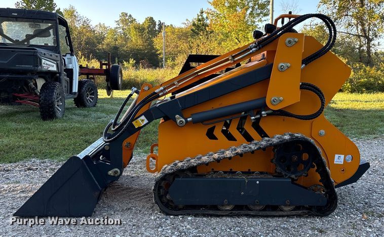 image for item EN5648 Landberd Equipment compact utility loader