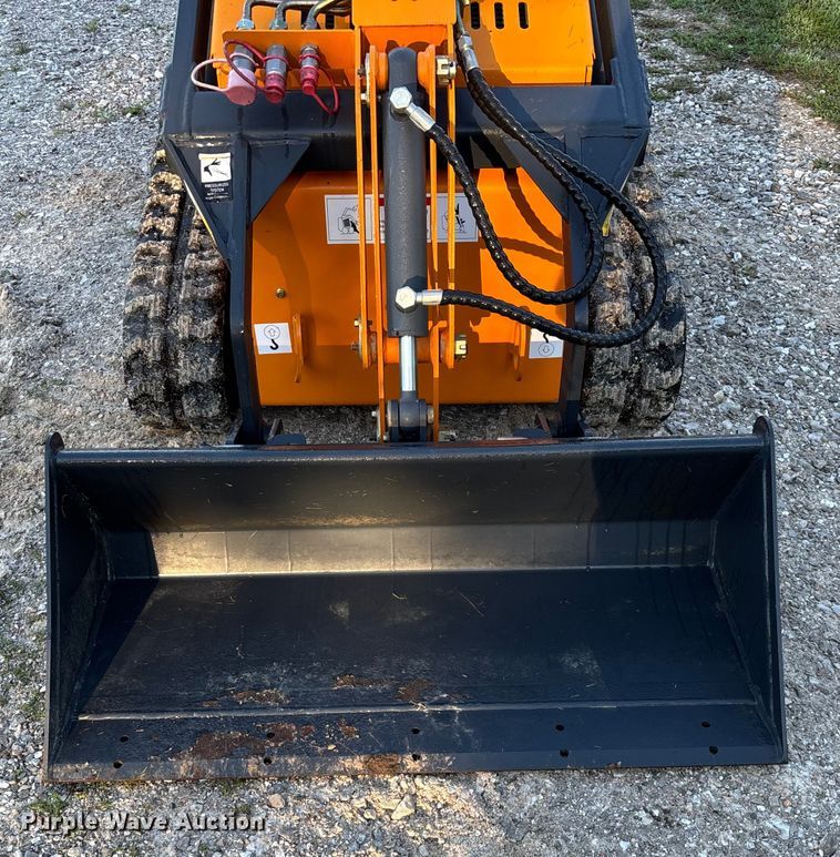 image for item EN5648 Landberd Equipment compact utility loader