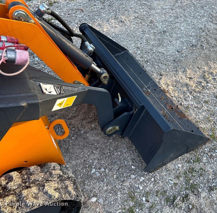 image for item EN5648 Landberd Equipment compact utility loader