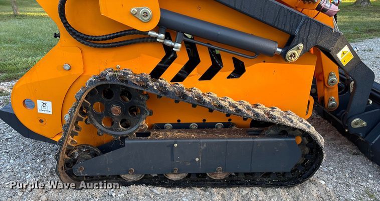 image for item EN5648 Landberd Equipment compact utility loader